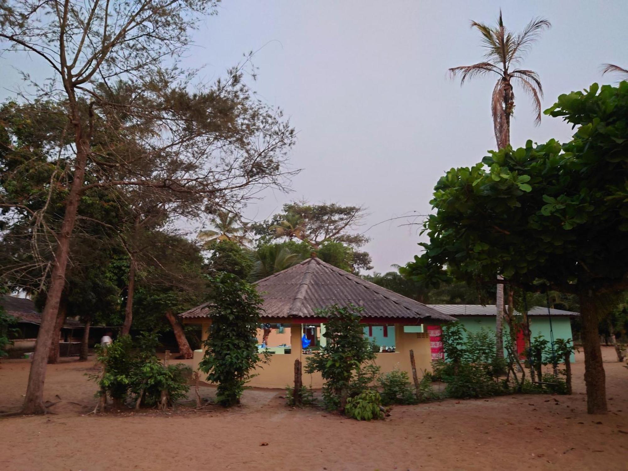 Rundbungalow auf Lionsrest Grand-Bassam Exterior foto